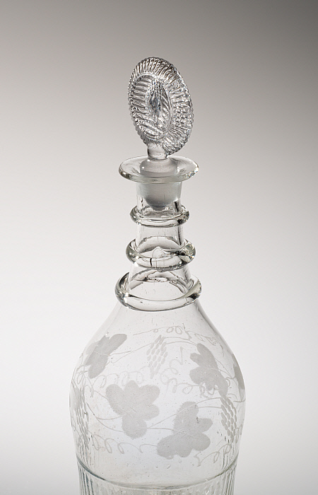 Decanter and Stopper Slider Image 2